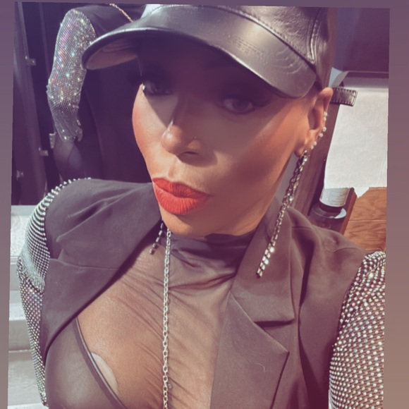 Meet your Posher, Briana - Picture 3 of 4